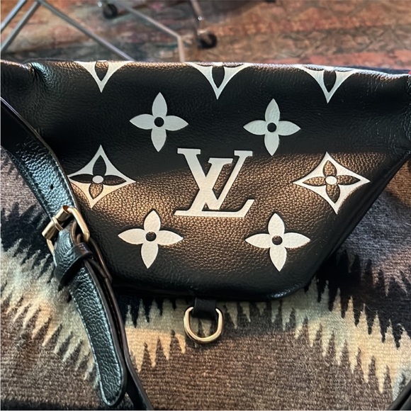 LV Bicolor monogram bumbag - Picture 3 of 6